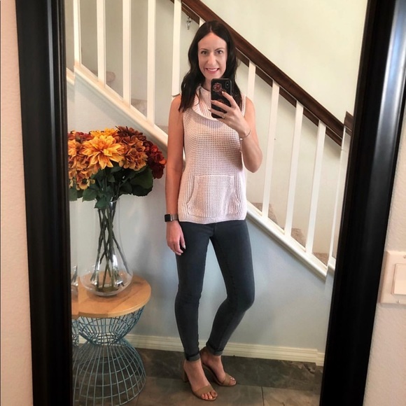 Two by Vince Camuto waffle stitch sweater in XS. - Picture 1 of 5